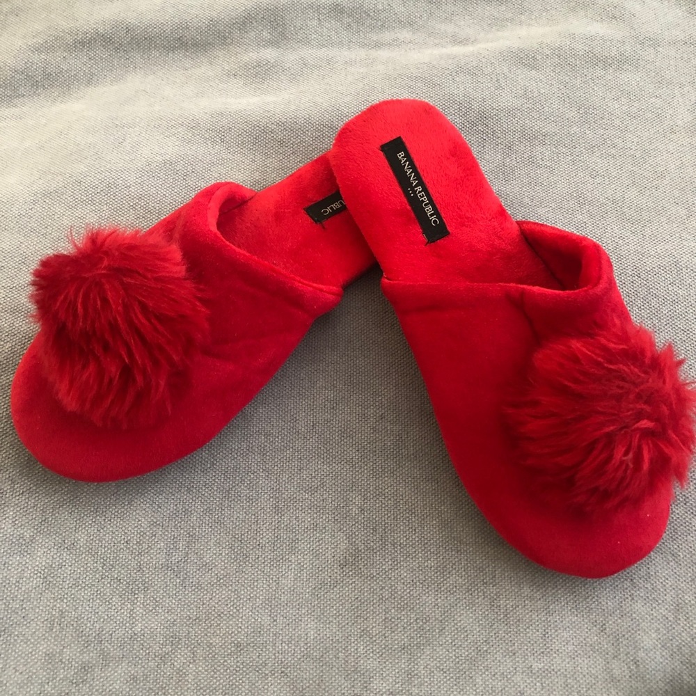 Banana Republic Pom Slippers (Size 7.5)